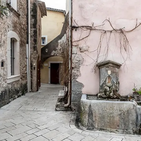 La Petite Maison De Holiday home *